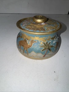 Cuenco vintage de latón con tapa camellos y palmeras - Imagen 1 de 7