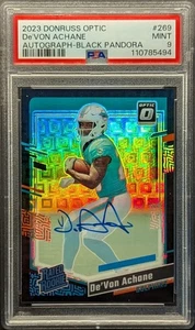 DE'VON ACHANE Rookie Auto 2023 Optic Black Pandora Holo Prizm PSA 9 Mint SP /25 - Bild 1 von 7