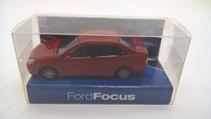 Rietze 1:87 Ford Focus berlina trasera escalonada rojo oscuro en Ford publicidad embalaje original (55) - Imagen 1 de 4