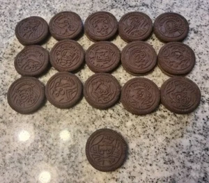 Galleta Sandwich Chocolate Oreo Pokémon, Edición Limitada Asia Mew RARA *JUEGO COMPLETO* - Imagen 1 de 4
