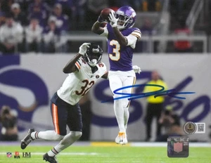 Jordan Addison Autographed Minnesota Vikings 8x10 Catch Photo - Beckett W Holo - Picture 1 of 2