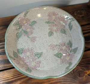 Plato de pastel de arte de estudio firmado flores de madera de perro rosa hecho a mano - Imagen 1 de 7