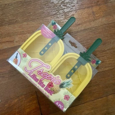 Silicone Pineapple Popsicle Mold Tropic Like Its Hot 2 Molds / Sticks  /Lids NWT - Изображение 1 из 2