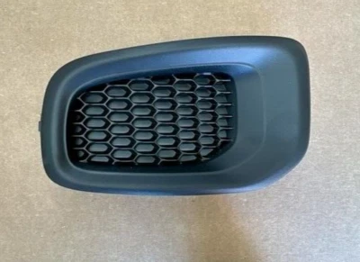 Jeep Renegade 2015-2018 delantero izquierdo lado del conductor negro nido de abeja faro antiniebla agujero enchufe Foto 1 de 3