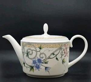 Large Wedgwood Pottery Aegina design 2 pint capacity teapot - Picture 1 of 8