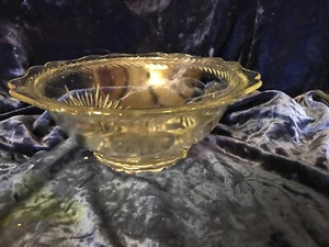 Frutero de vidrio de la depresión con patrón Sunburst de Jeannette, finales de 1930* - Imagen 1 de 3