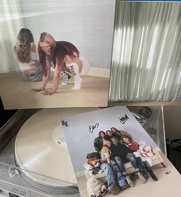 Wet Leg Moisturizer Lenticular Cover Cream Vinyl LP SIGNED Autographed 8x10 NEW! - Image 1 of 4