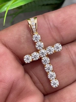 Colgante Cruz Diamante Cultivado Laboratorio Certificado 2.20 Ct Corte Redondo Oro Amarillo Sólido 14K Foto 1 de 4
