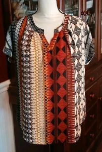 Cato Fashions Short Sleeve V-neck Pullover Blouse Geometric Design Size S - Picture 1 of 9