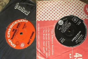 2 X WESTERN THEMES FISTFUL OF DOLLARS MAGNIFICENT SEVEN SINGLE 7" 45rpm RECORDS - Picture 1 of 2