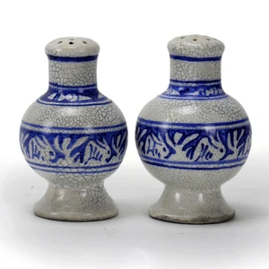 Dedham Pottery antique 3.5" rabbit salt & pepper shaker blue white arts & crafts - Picture 1 of 5