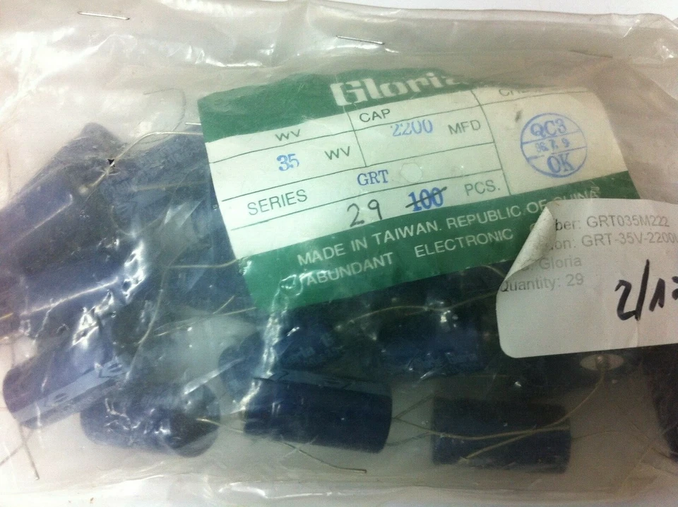 GRT-35V-2200uF-20% - Gloria - 29 piezas - Condensadores electrolíticos radiales 2200uF 35V Foto 1 de 1