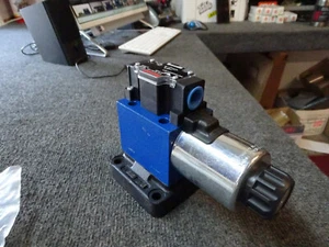 Rexroth Hydraulic 3-Way Directional Valve R978911305, 3WE10A40/CG12N9DA - Picture 1 of 8