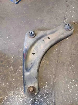 Brazo de control inferior delantero izquierdo Nissan Juke 2011-2017 lado del conductor OEM 545015SN1A Foto 1 de 2
