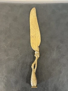 Antiguo abrecartas francés de plumas y garra de bronce - Imagen 1 de 12
