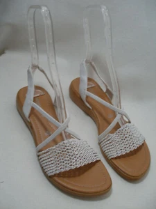 Montego Bay Women's Sandals Flat Shoes Size 9 White Woven Pre-Owned - Picture 1 of 10