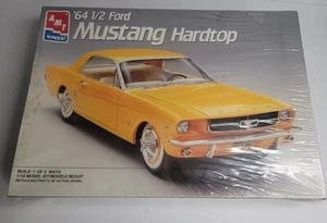 RARO KIT MODELLINO PLASTICA AMT ERTL 1964 1/2 FORD MUSTANG 1/16 ~ SCATOLA SIGILLATA - Foto 1 di 4