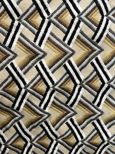 Iris Apfel Stickerei More Is More Neutral von Fabricut - Bild 1 von 3