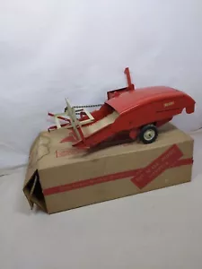 1/16 Carter Tru Scale Combine Farm Toy in original box - Picture 1 of 7