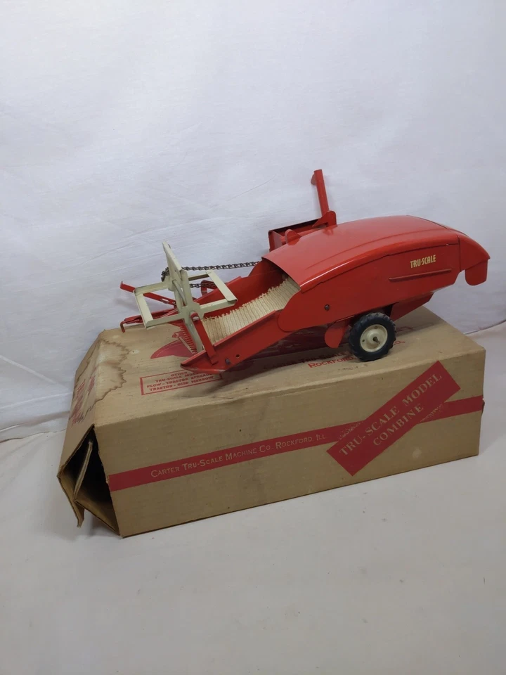 1/16 Carter Tru Scale Combine  Farm Toy in original box - Image 1 of 4