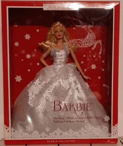 BARBIE HOLIDAY MAGIA DELLE FESTE 25 ANNIVERSARIO - 2013 - NRFB - Foto 1 di 5