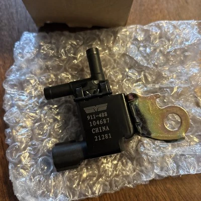 Válvula de purga de bote de vapor Dorman 911-488 para modelos seleccionados de Toyota Lexus 97-06 Foto 1 de 3