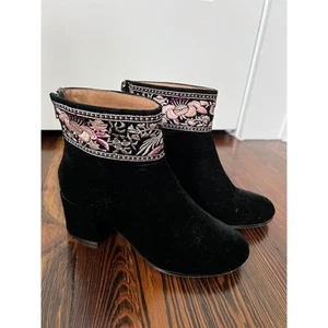 Bettye Sibyl 3 Womens 7M Black Ankle Boots Embroidered Velvet Block Heel - Picture 1 of 7