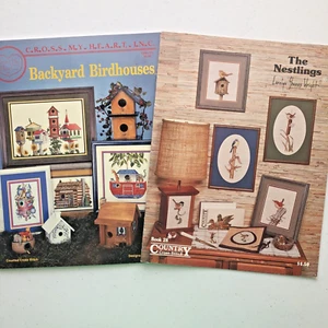 The Nestlings Backyard Birdhouses 2 libri vintage modello punto croce uccellini Wright - Foto 1 di 21