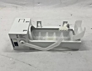 Máquina de hielo Insignia NS-ICETMW3 para congeladores superiores Insignia selectos en blanco - Imagen 1 de 4