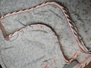 Vintage Carter's Classics Pink Roses Lace Satin Trim Blanket Baby 29x27 - Picture 1 of 7