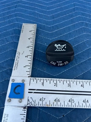 Крышка маслозаливной горловины двигателя 2006-2010 Pontiac G6 от оригинального производителя No35DU - Изображение 1 из 4