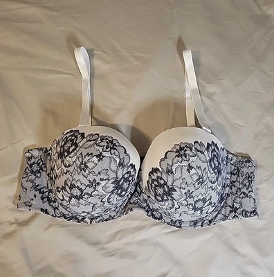 Sujetador Torrid Push-Up Sin Tirantes 46C Blanco y Negro Estampado de Encaje Microfibra Convertible Foto 1 de 4