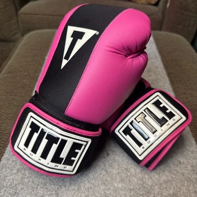 Guantes de Boxeo Title Rosa Gel Mediano GFWG2 Talla M Muy Ligeramente Usados Foto 1 de 4