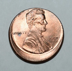180r. A 1995 P LINCOLN MEMORIAL CENTS STRUCK 25% OFF CENTER ERROR, CARBON SPOT - Picture 1 of 2