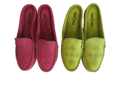 Minnetonka Leila 铆钉麂皮绒穆勒鞋一脚蹬 Moc 热粉色或 Citron 尺寸 11 — 第 1/4 张图片
