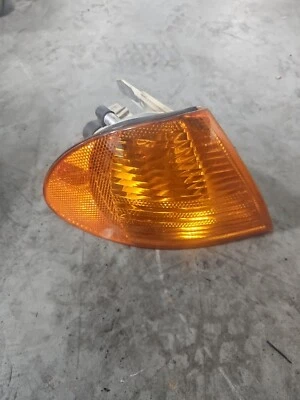 Lámpara intermitente delantera derecha BMW 325XI 2002 1 315 106 141 Foto 1 de 3