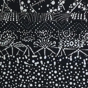 Paquete de 8 cuartos de grasa puntos blancos y negros tela Batik Lunn FQ 100 % algodón hecho a mano - Imagen 1 de 2