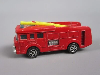 B541 Vintage 1970 Corgi Juniors 26 UK Erf Fire Engine Water Tender Firefighters - Image 1 of 4