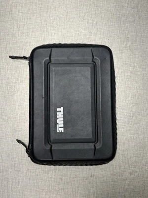 Thule Gauntlet MacBook Pro Sleeve Carry Protective Case Zip Around 13x9x1 - Image 1 of 4