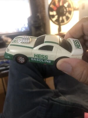 De colección. Coche de juguete Hess 1997 tracción con faros y luces traseras Foto 1 de 4