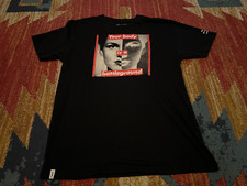 Mens Sz M The Broad Barbara Kruger Your body is a battleground script T-Shirt