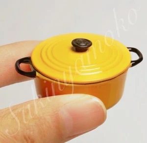 1:6 - 1:12 Scale Dollhouse Miniature Metal Cooking Soup Pot - Yellow - Picture 1 of 7