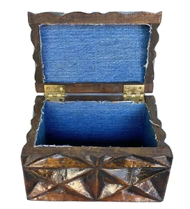 Vintage Heavy Chip Carved Folk Art Wood Jewelry/Trinket Box 8" x 5" x 5" - Picture 1 of 10