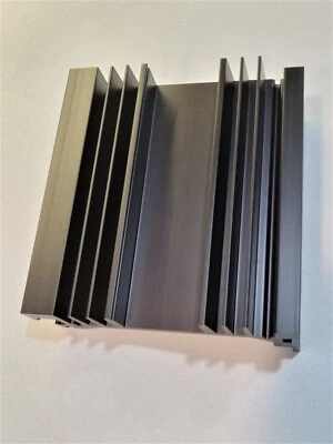 Par de dissipadores de calor para transistores de potência autoacoplamento 4 9/16 x 2 1/8 x 4 7/8 de comprimento - Imagem 1 de 4