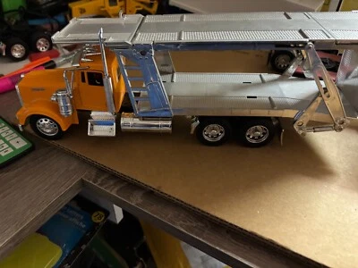 1/32 NEW RAY  ORANGE KEN W 900 AUTO CARRIER  AND CAR,NO PACKAGING # B285 - Image 1 of 4