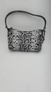 Michael Kors Astor Borsa a tracolla grande in pelle con borchie (CC2000116) - Foto 1 di 4