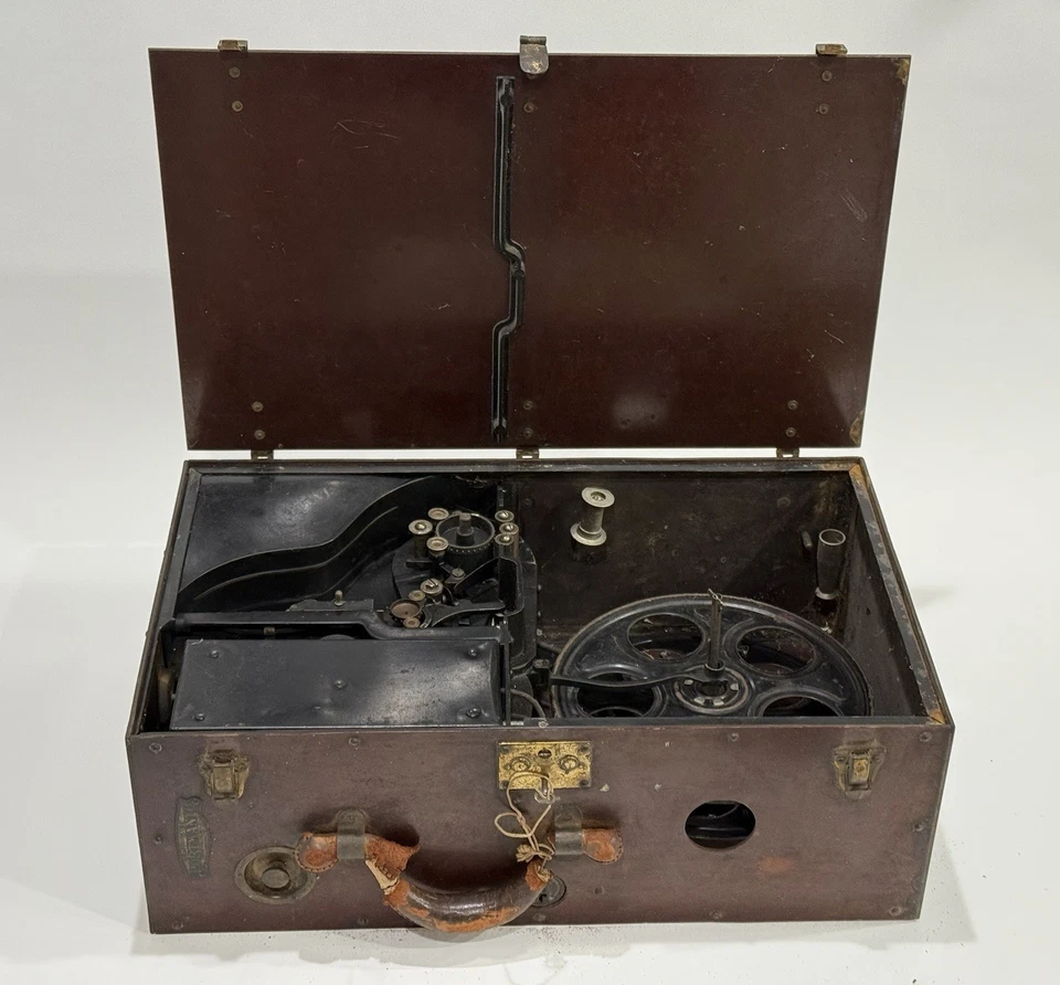 RARE!  Portable Movie Projector GRAPHOSCOPE Portmanto 35mm In BAKELITE Case - Image 1 of 4