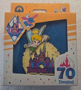 Disneyland 70th 2025 Mini Jumbo Tinker Bell Castle Pin Edición Limitada 2200 - Imagen 1 de 3