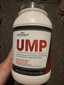 Beverly International - UMP Strawberry 80:20 Casein Whey Blend 32.8oz 930g 12/25 - Picture 1 of 7