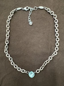 Collana catena Sabika tono argento con ciondolo cristallo blu - Foto 1 di 4